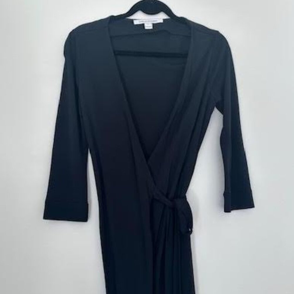 DVF Navy Blue Rayon Wrap Dress - NEVER WORN Size 6